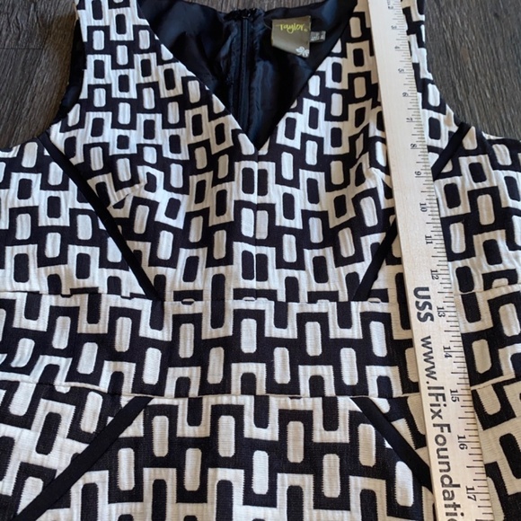 Taylor size 2 beautiful sleeveless midi dress - Picture 7 of 10